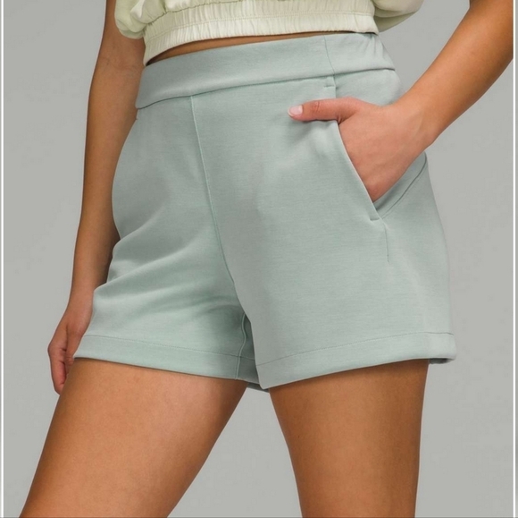Lululemon Softstreme Relaxed Short 4" Silver Blue 2 - Picture 1 of 8